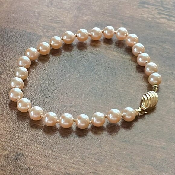 Vintage Marvella Faux Pearl Bracelet Gold Tone Slide Clasp 7" Knotted Preppy - Picture 1 of 7